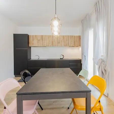 Con 2 Vicino A Centro E Stazione, Apartment
