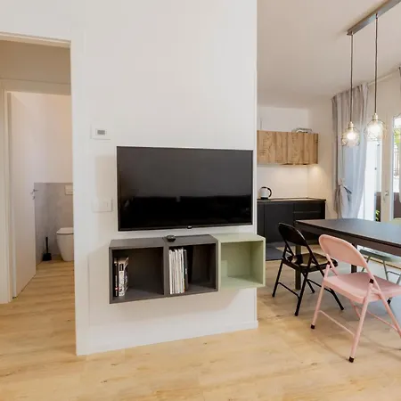 Con 2 Vicino A Centro E Stazione, Apartman *