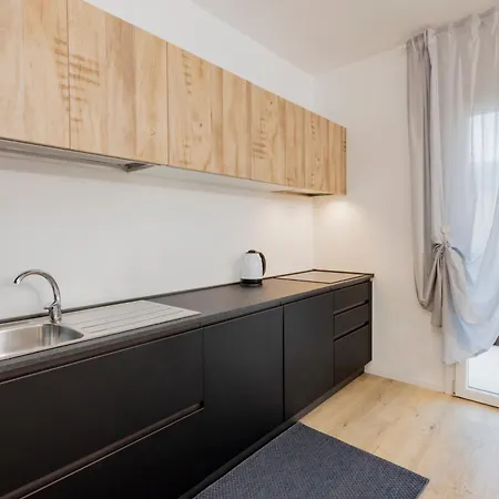 Apartment Con 2 Vicino A Centro E Stazione, *