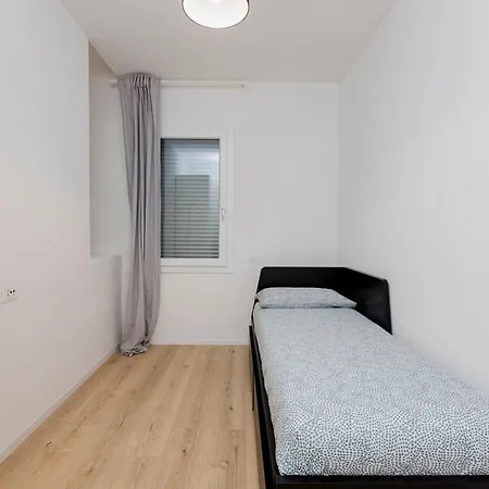 Con 2 Vicino A Centro E Stazione, Apartment